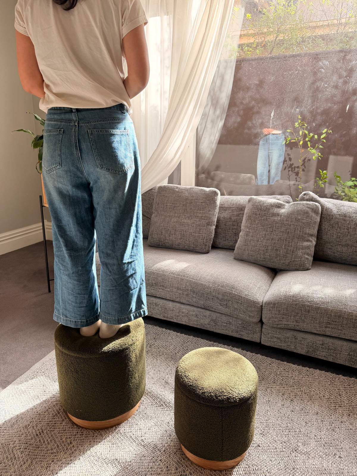 wn-shoot-standon sherpa-fur-round-storage-ottoman-stool-set-of-2-wood-base